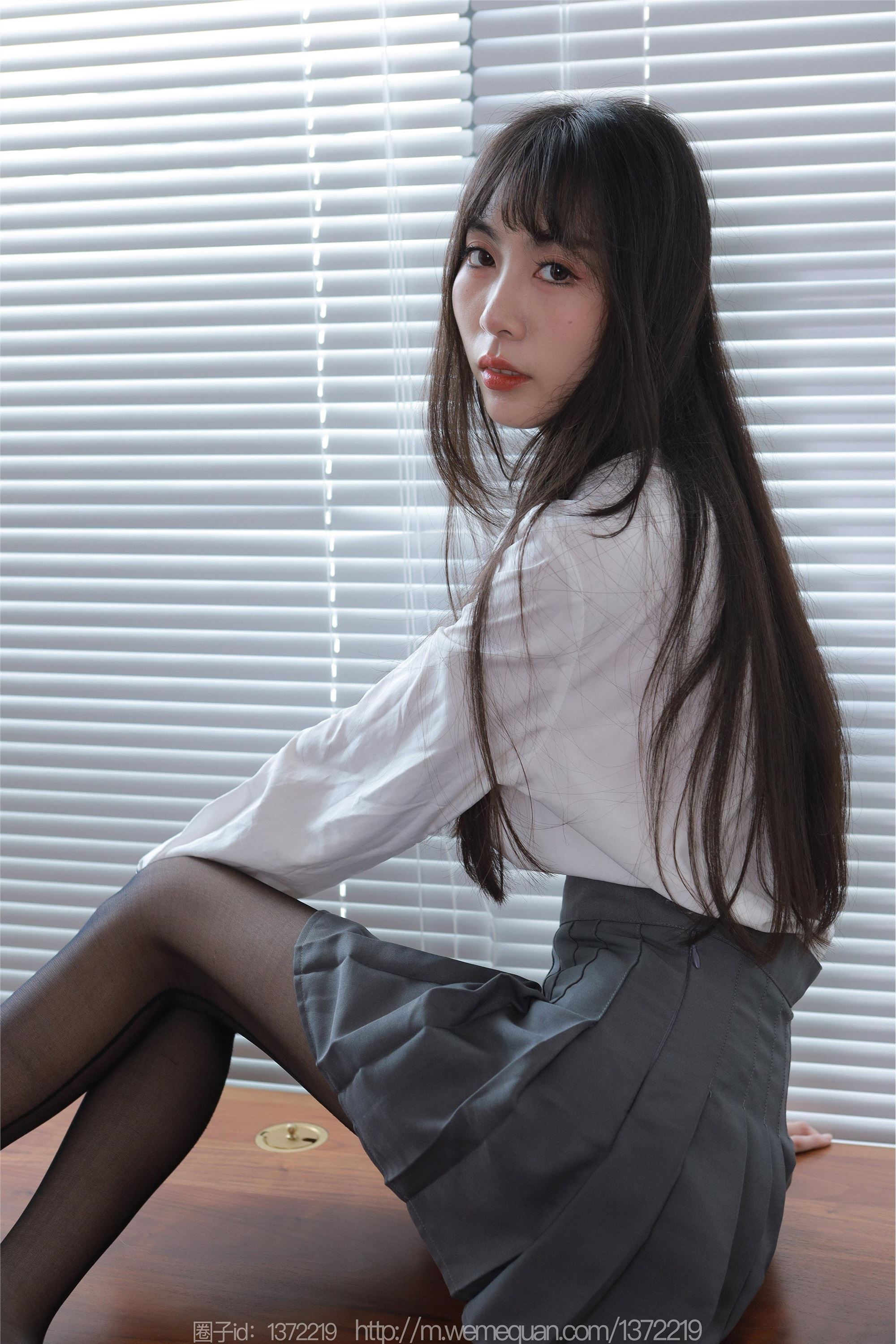 IESS异思趣向  2023.09.18 丝享家 1536 团团《长腿百褶裙》